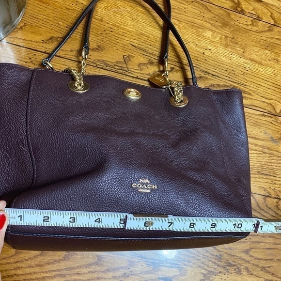 COACH Edie 87239 Turnlock Oxblood Pebble Leather Shoulder Bag Purse Chain Tote. - Picture 7 of 9